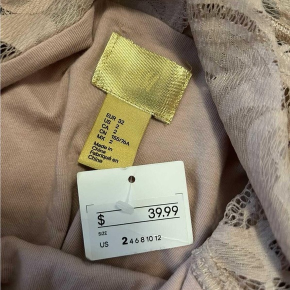 Lace mini dress - Picture 2 of 2